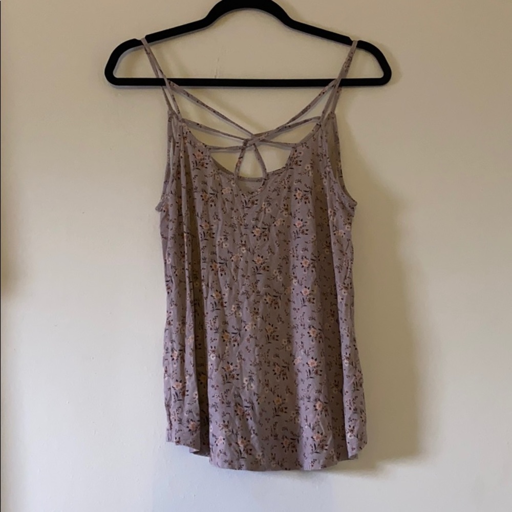 Soft and sexy tank. From American eagle flowers